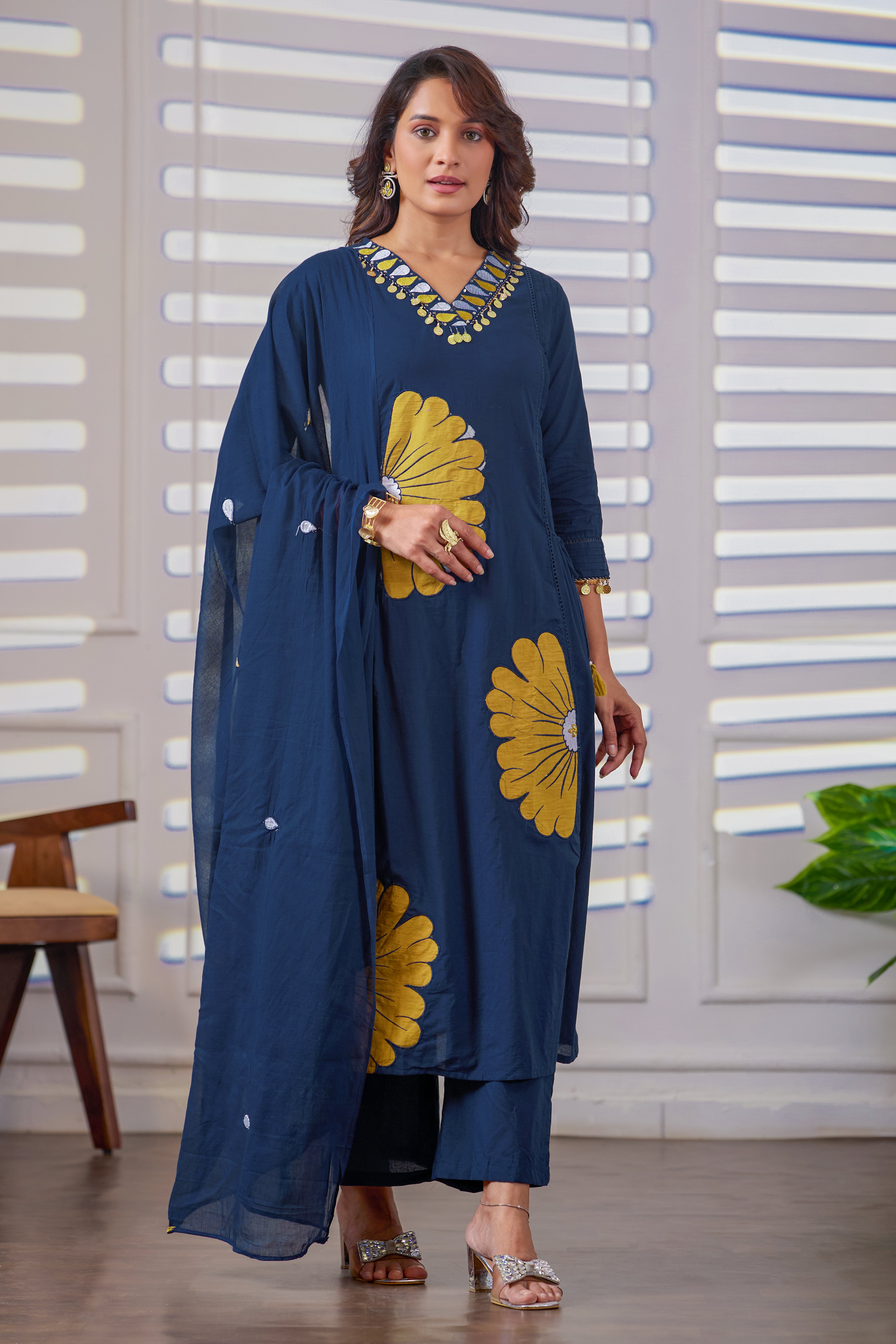 VARAMYA NAVY BLUE FLORAL STRAIGHT SUIT