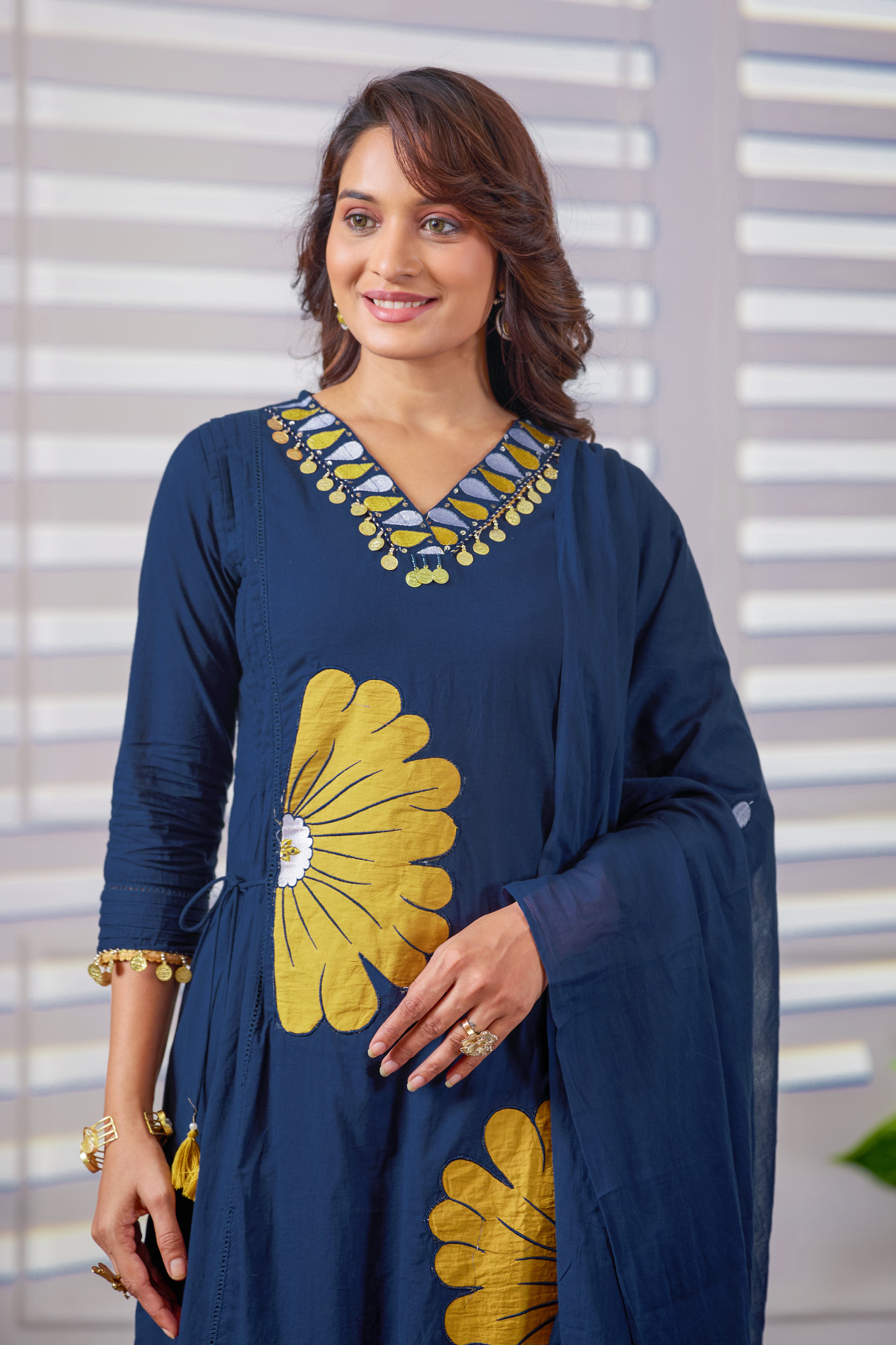 VARAMYA NAVY BLUE FLORAL STRAIGHT SUIT