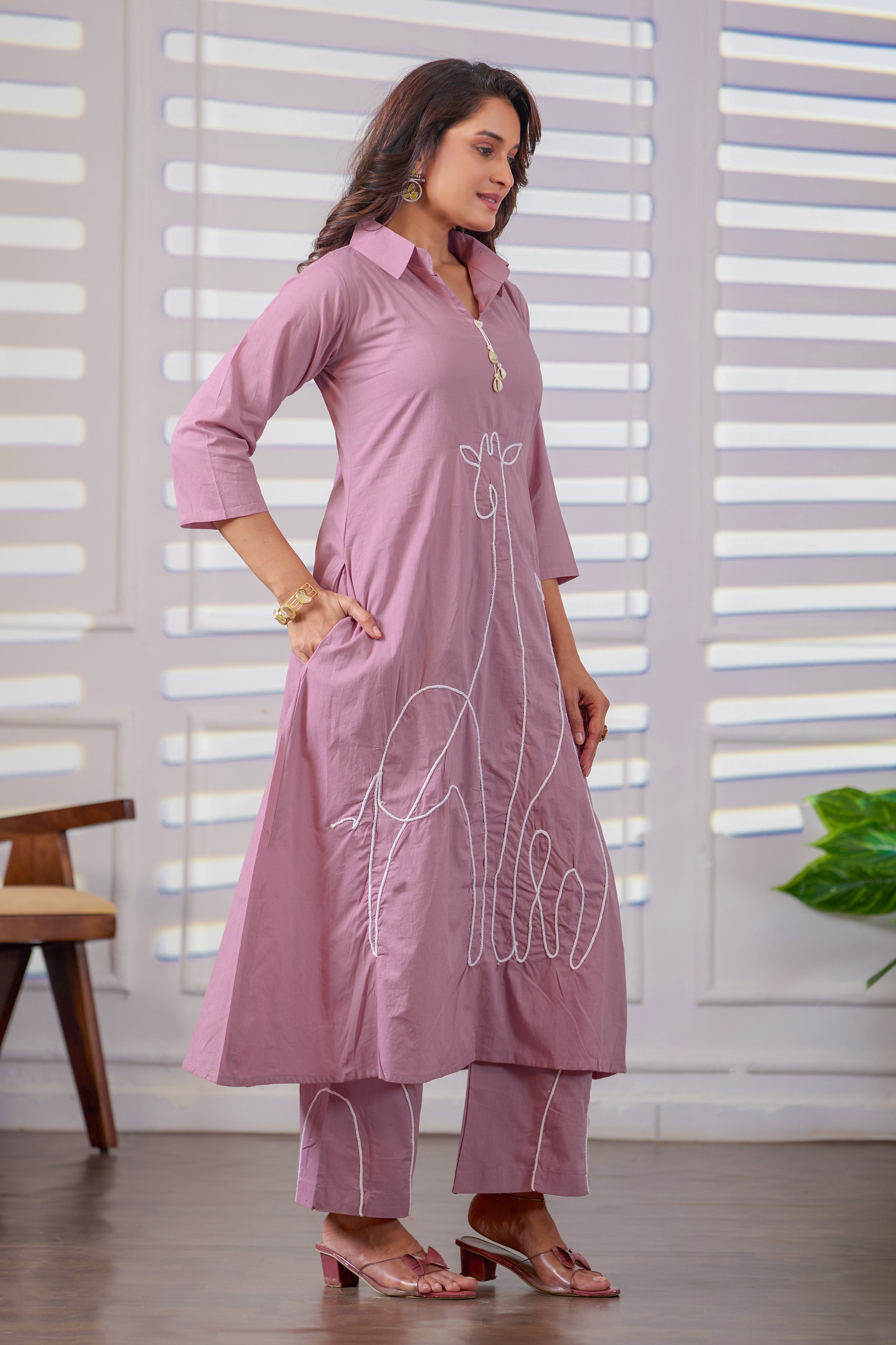 VARAMYA Dusty Mauve Cotton Kurta Set with Giraffe Embroidery