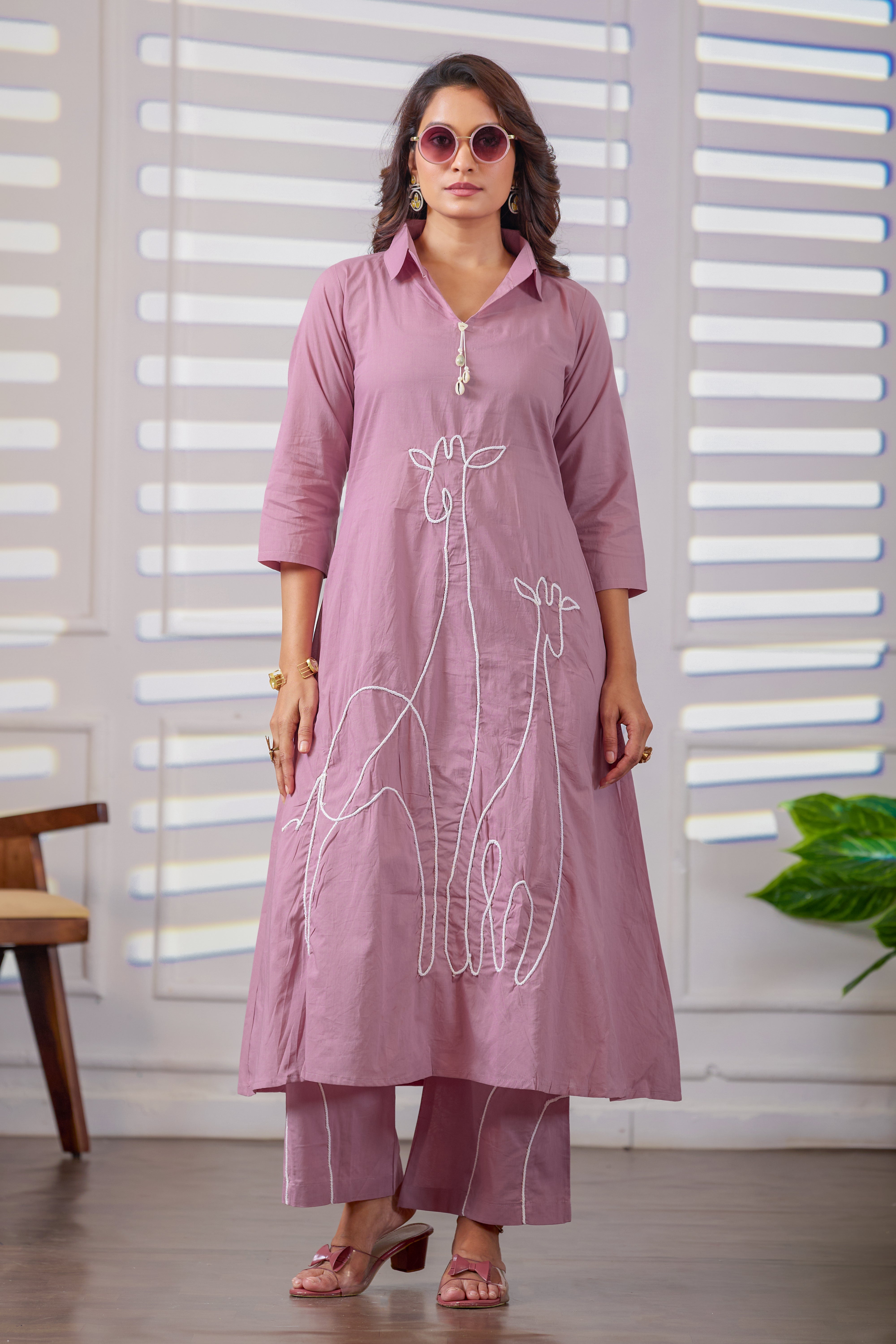 VARAMYA Dusty Mauve Cotton Kurta Set with Giraffe Embroidery