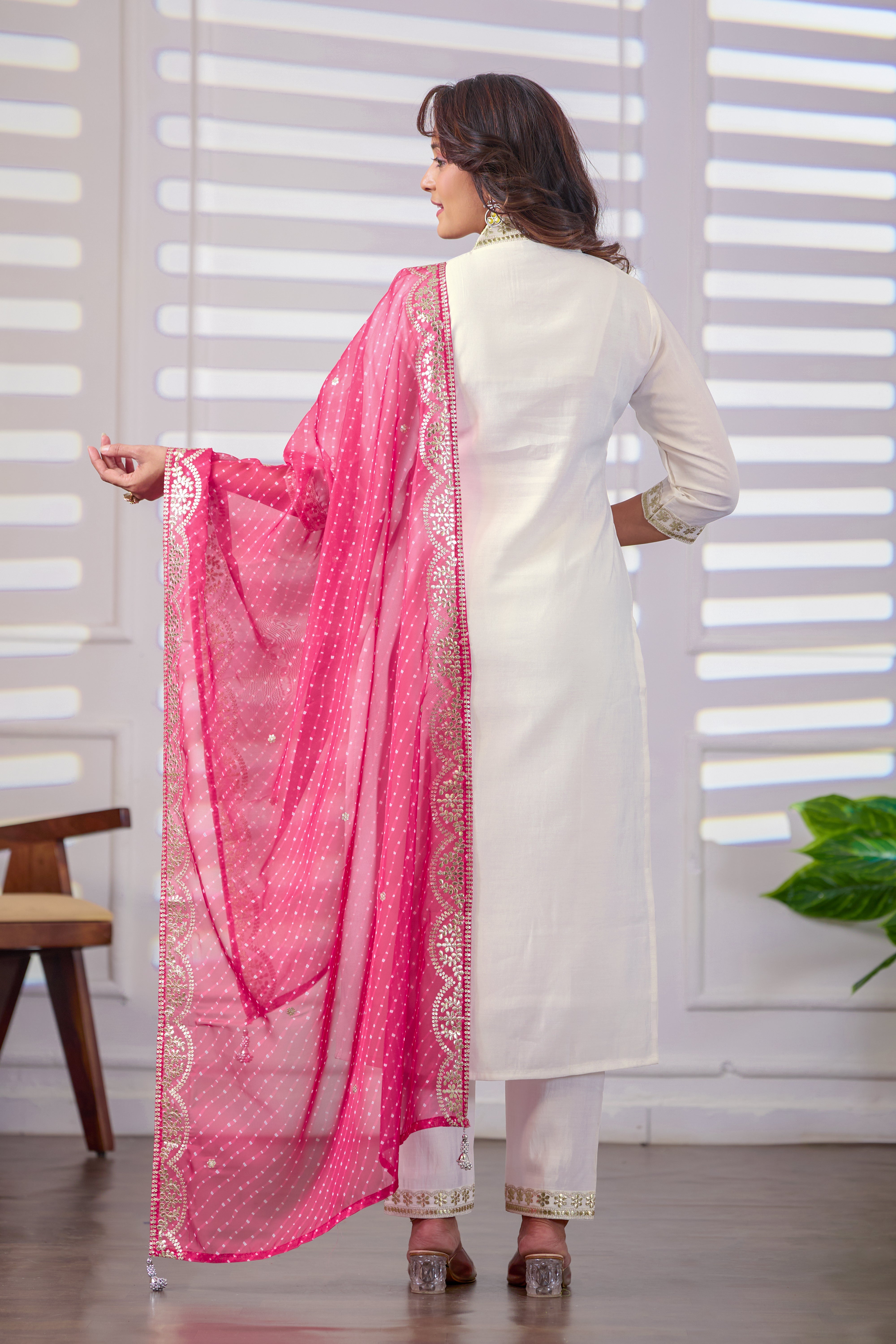 VARAMYA WHITE STRAIGHT SUIT