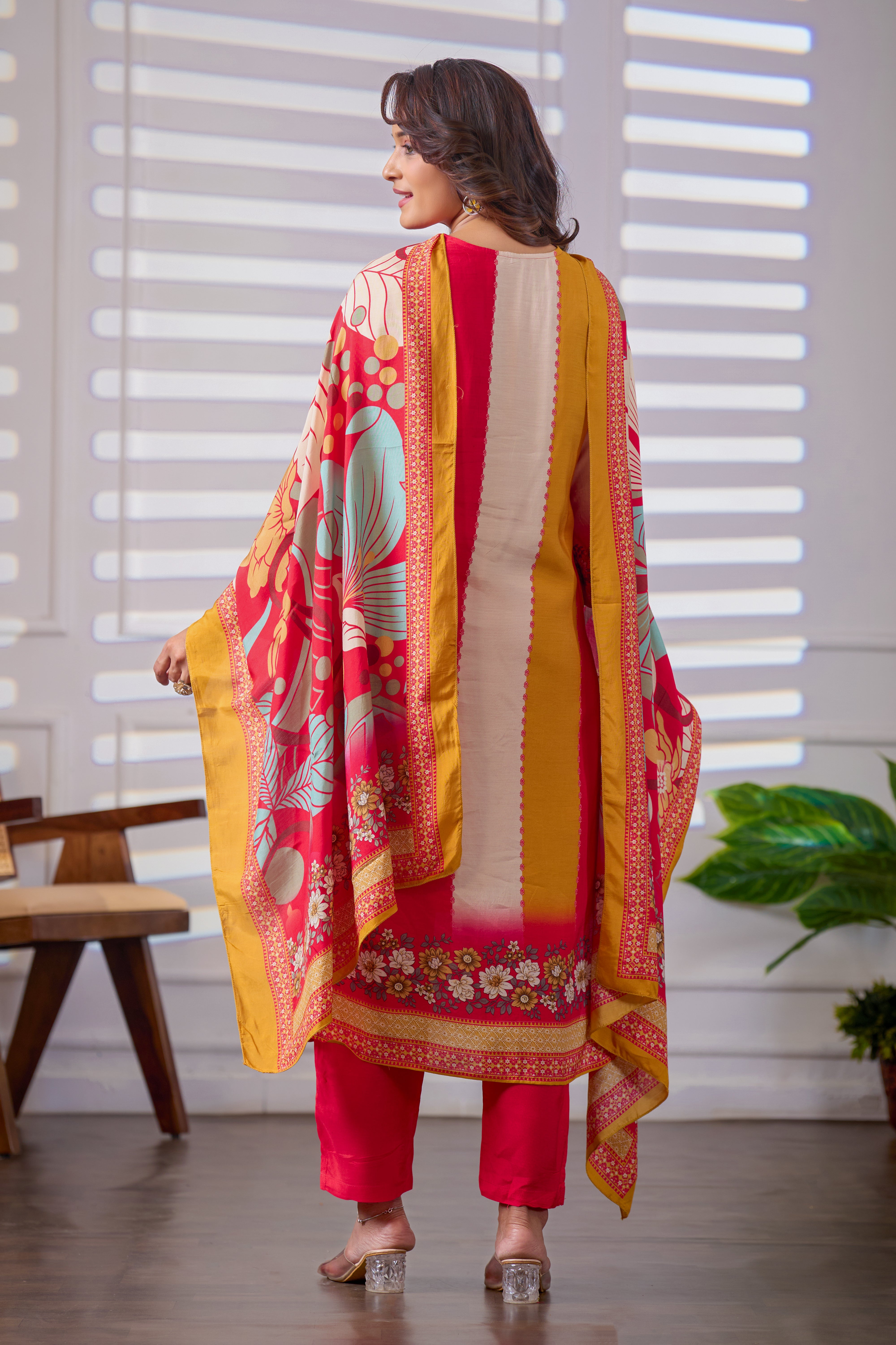 VARAMYA MULTI-COLOURED STRAIGHT SUIT