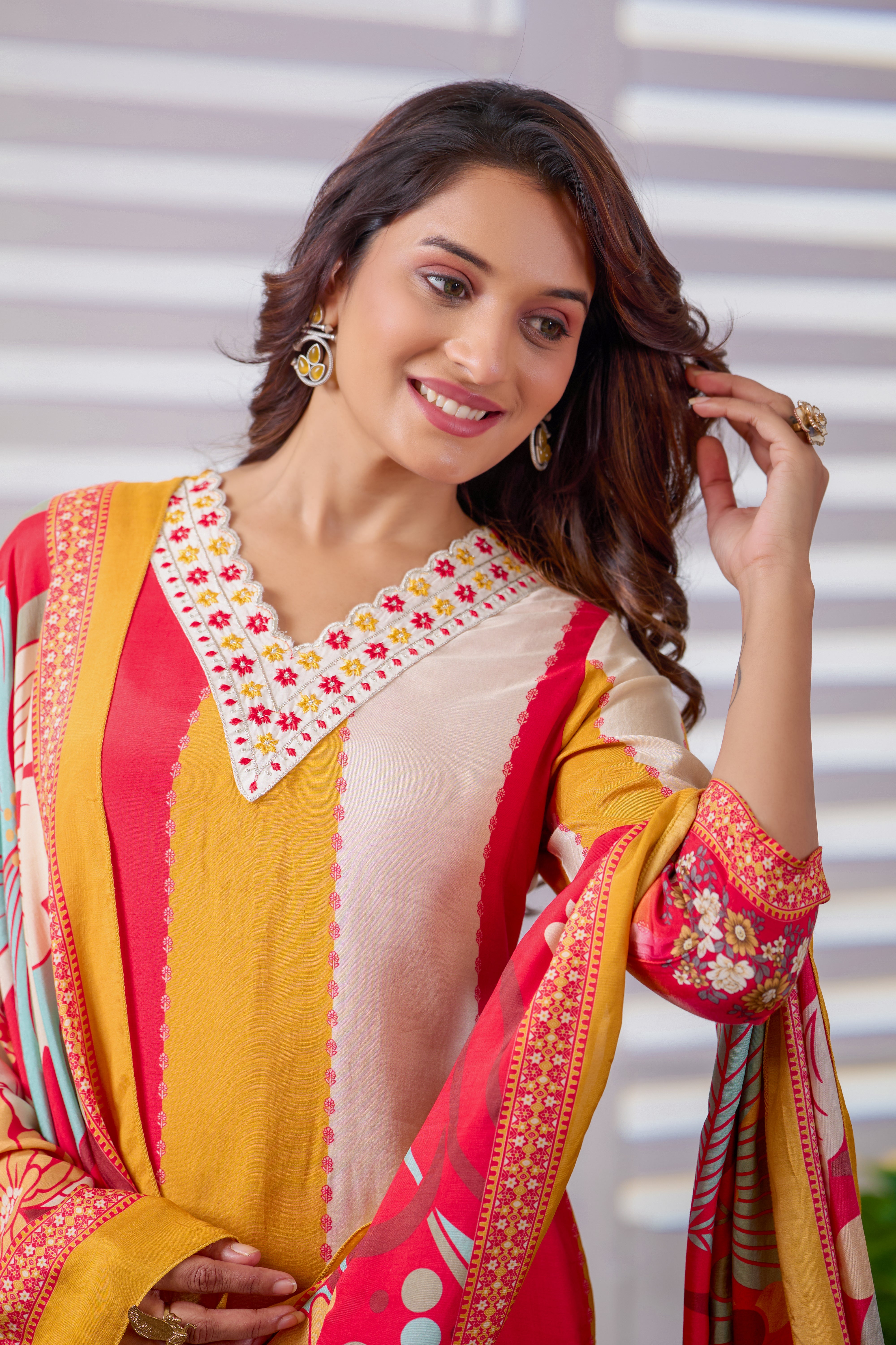 VARAMYA MULTI-COLOURED STRAIGHT SUIT