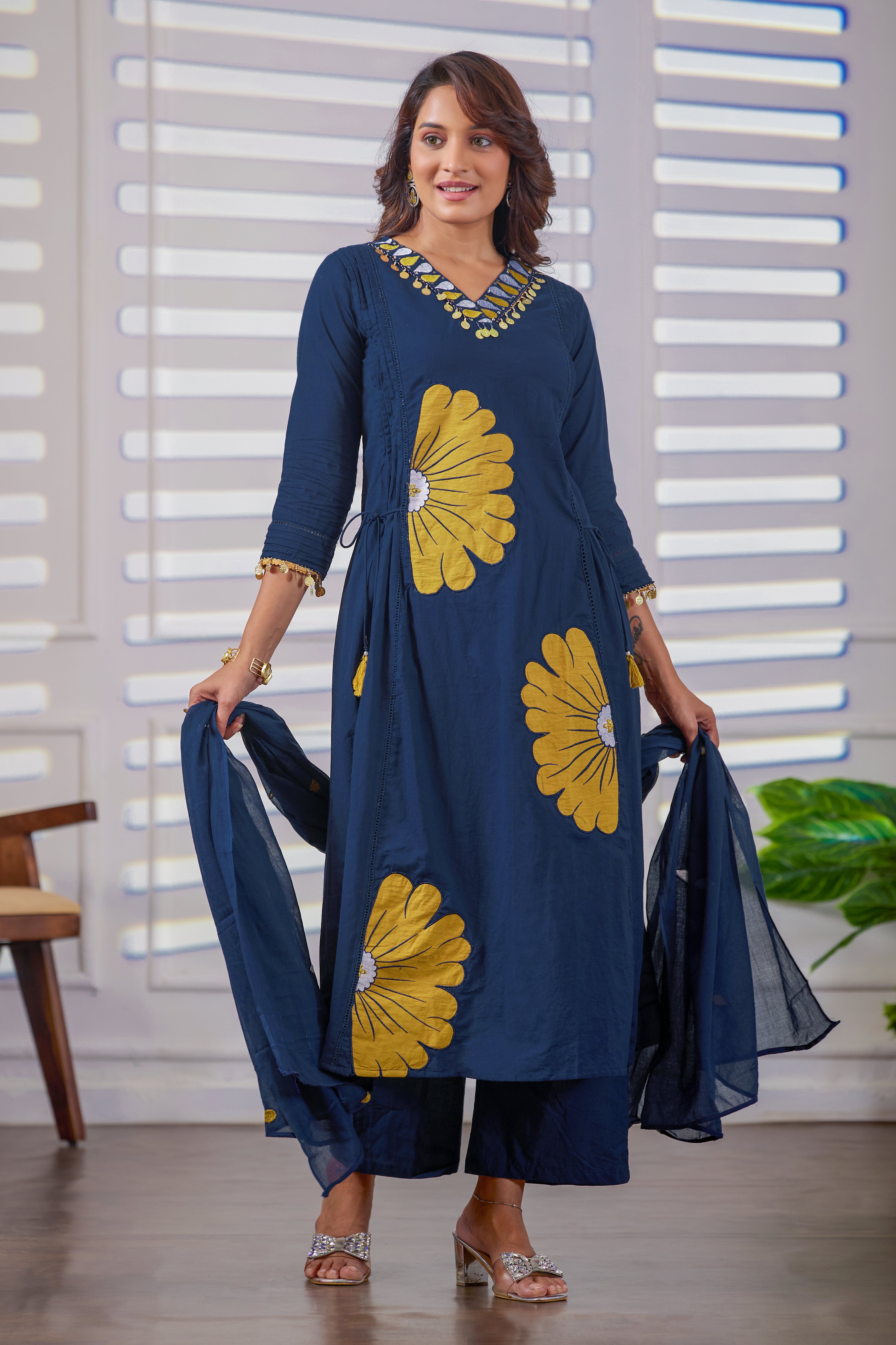 VARAMYA NAVY BLUE FLORAL STRAIGHT SUIT