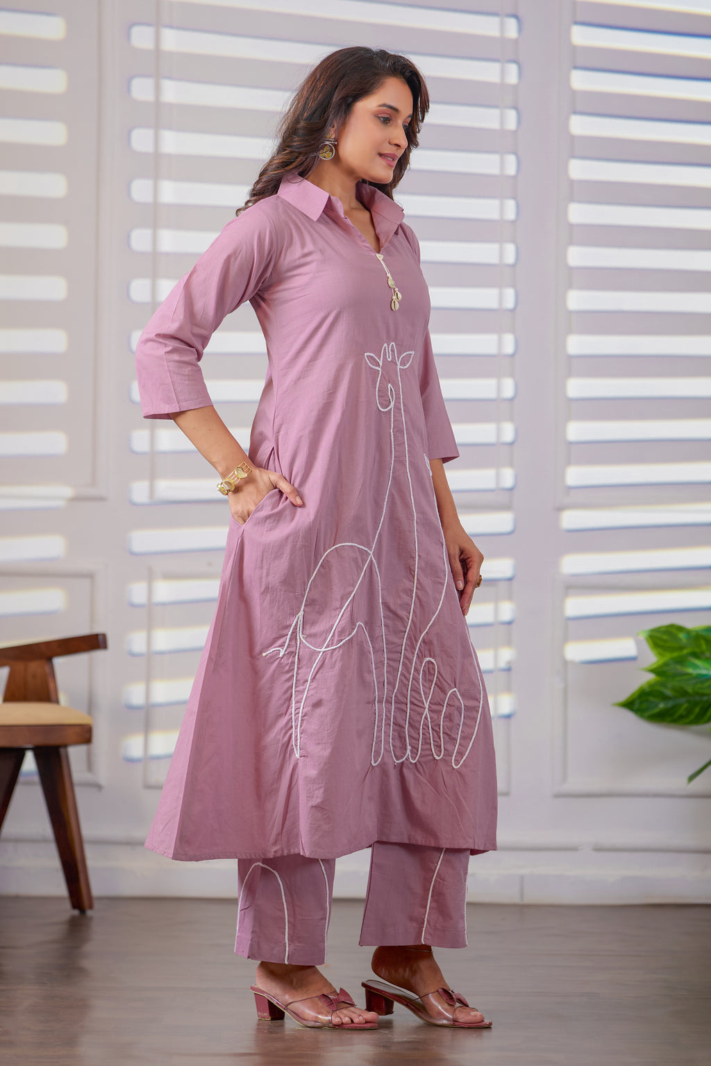 VARAMYA Dusty Mauve Cotton Kurta Set with Giraffe Embroidery