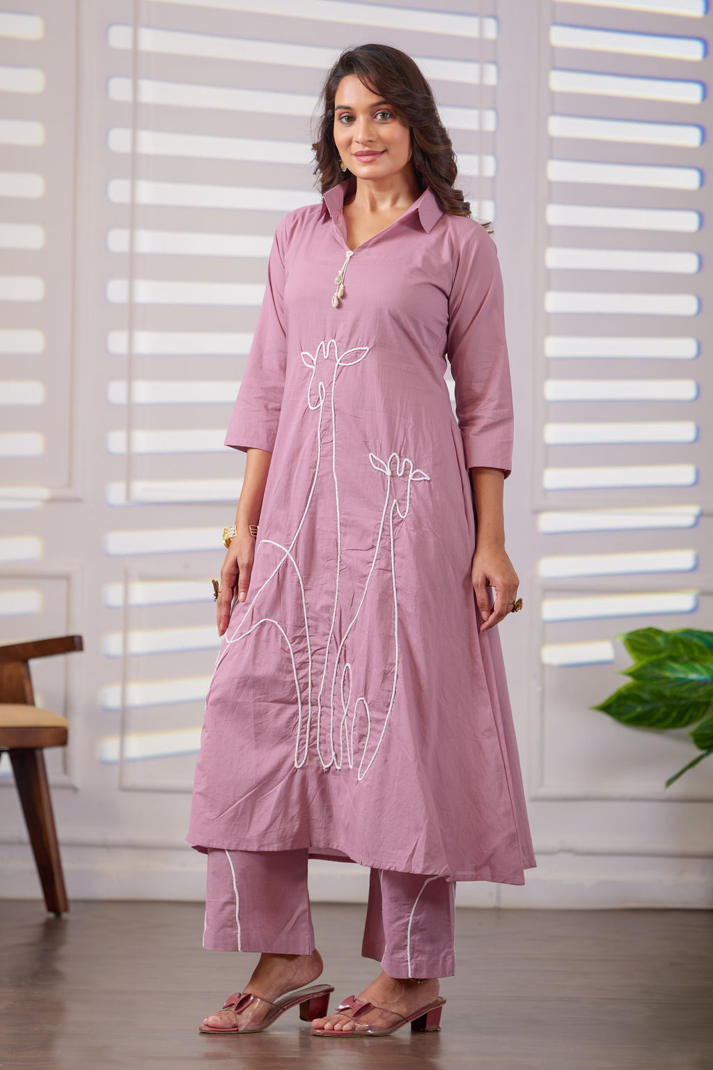VARAMYA Dusty Mauve Cotton Kurta Set with Giraffe Embroidery