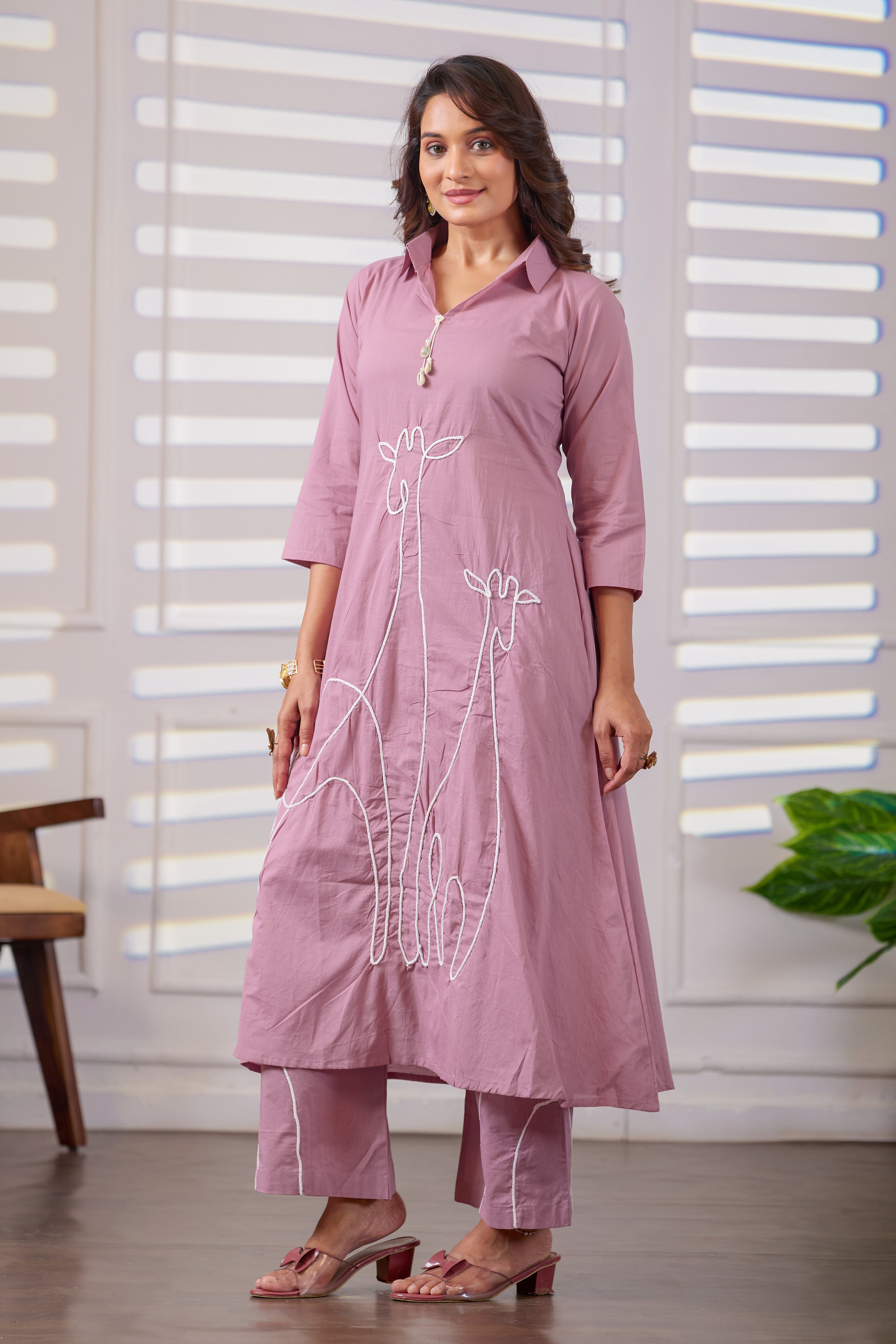 VARAMYA Dusty Mauve Cotton Kurta Set with Giraffe Embroidery