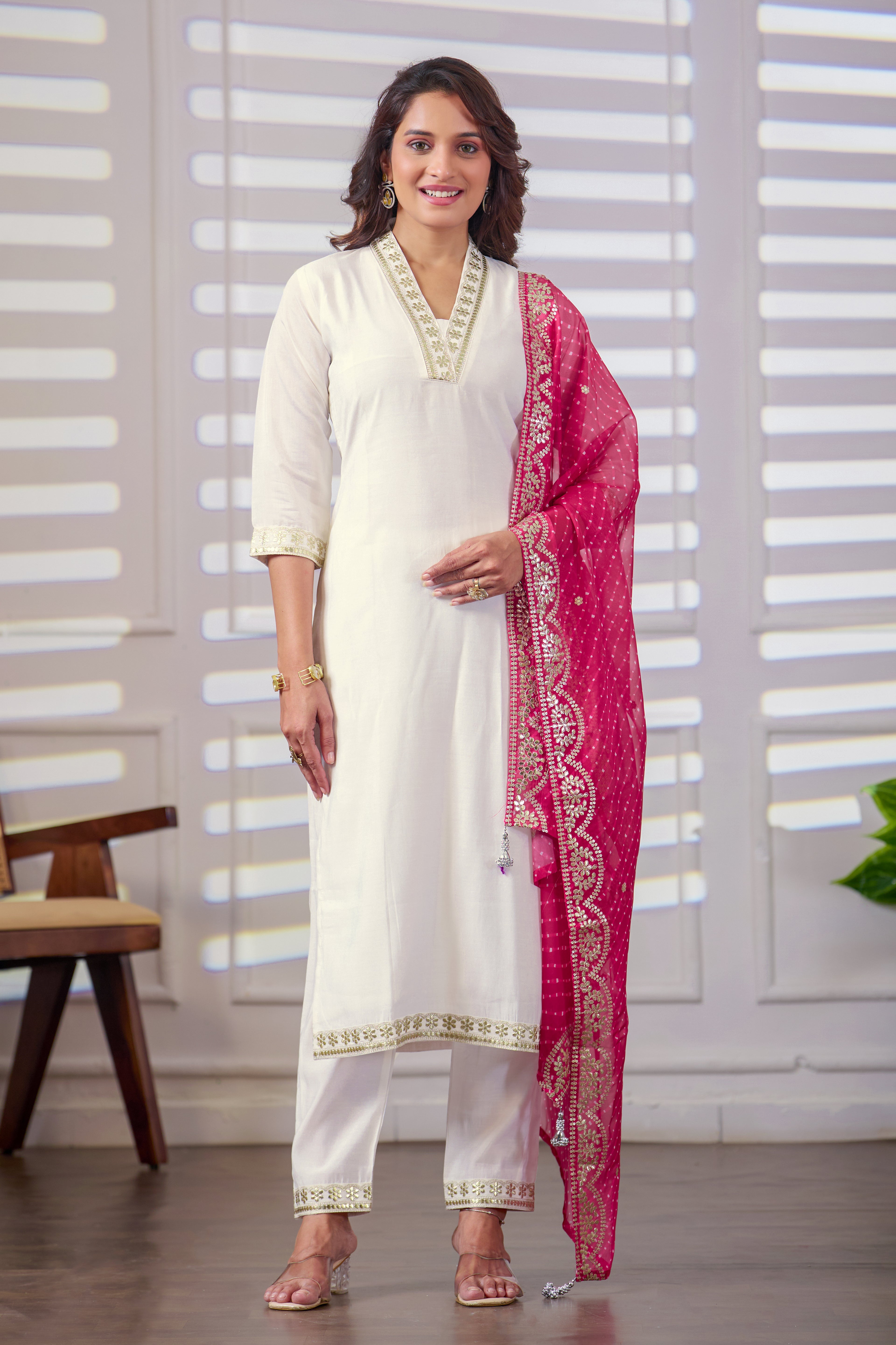 VARAMYA WHITE STRAIGHT SUIT