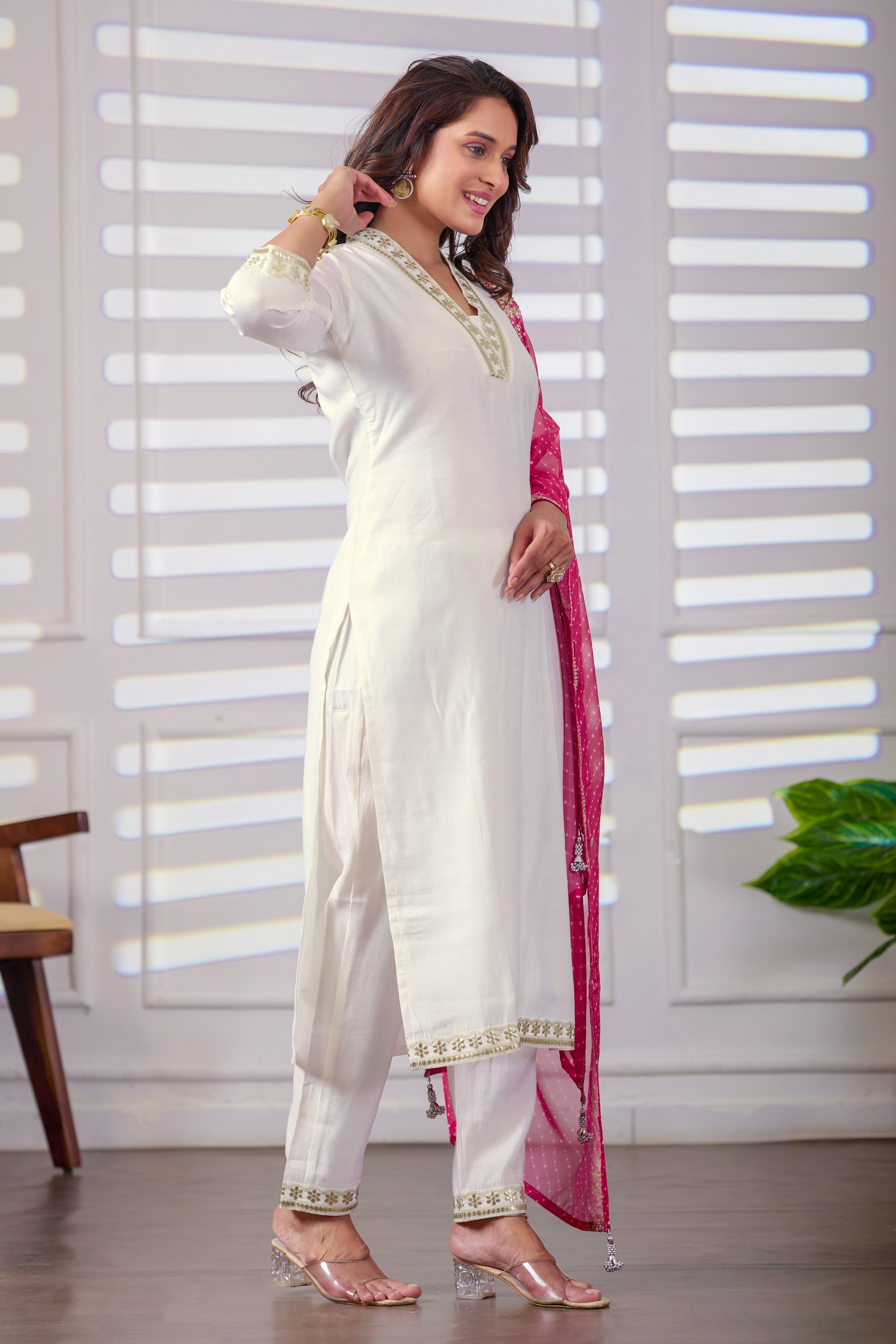 VARAMYA WHITE STRAIGHT SUIT
