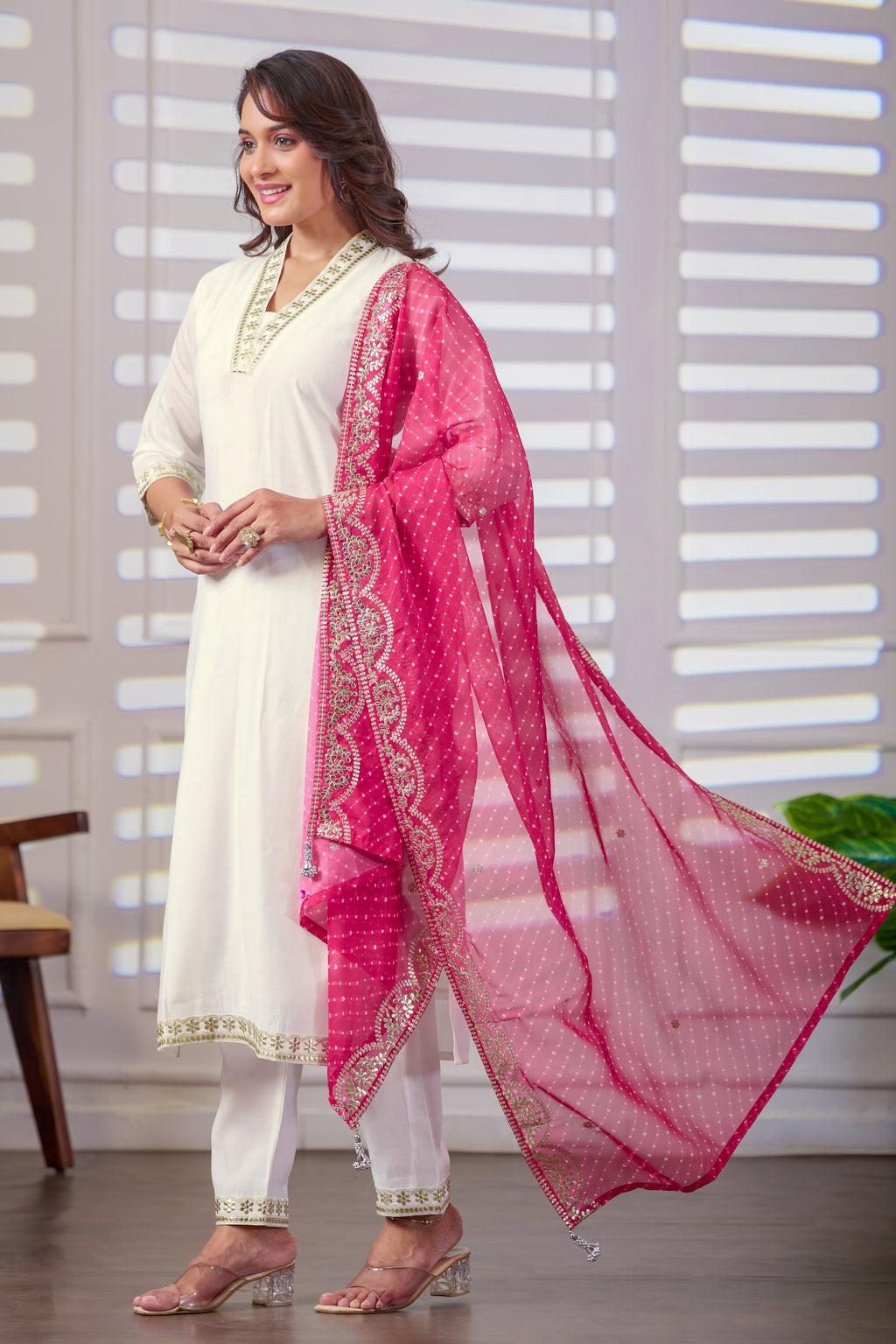 VARAMYA WHITE STRAIGHT SUIT