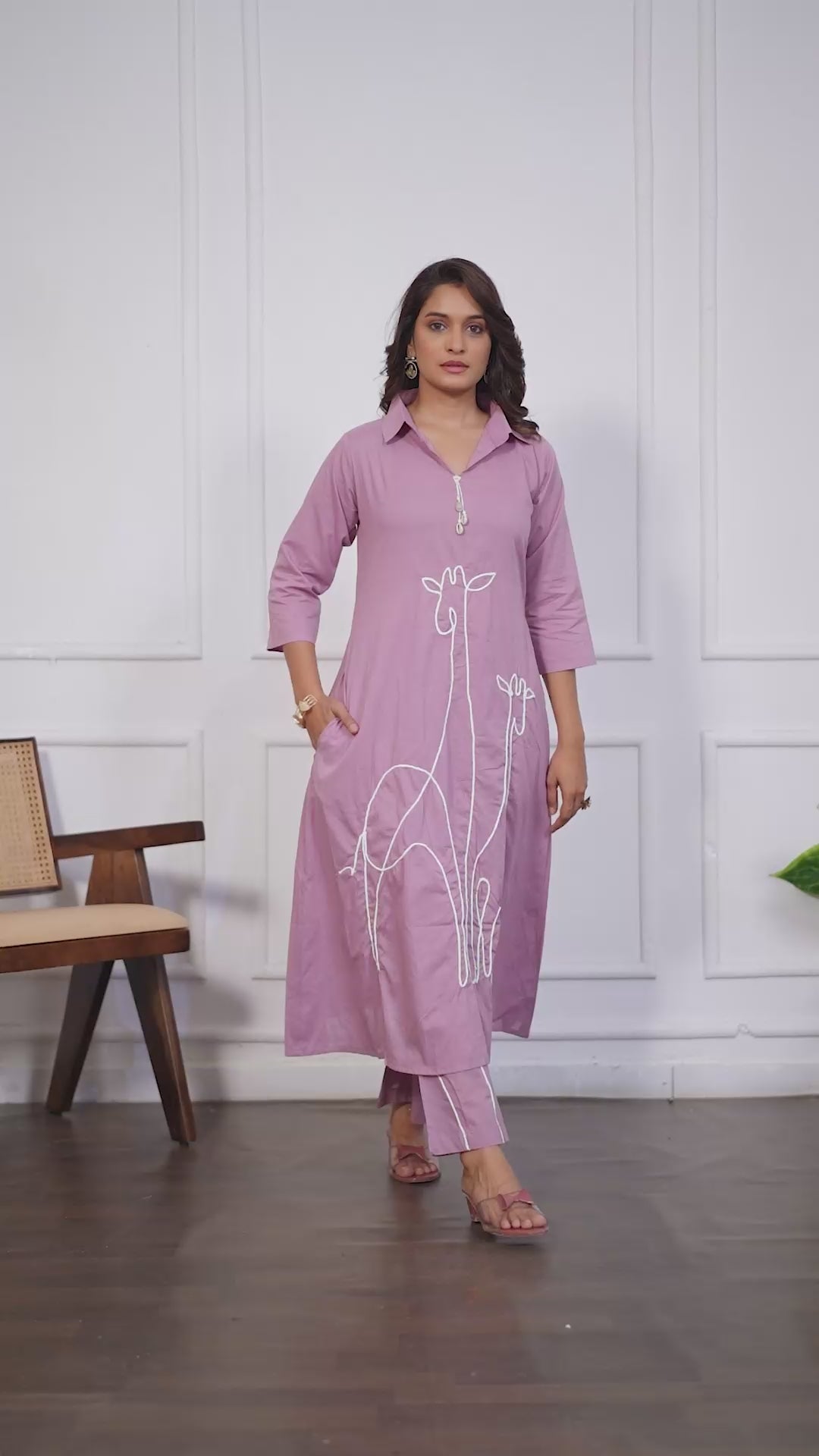 VARAMYA Dusty Mauve Cotton Kurta Set with Giraffe Embroidery