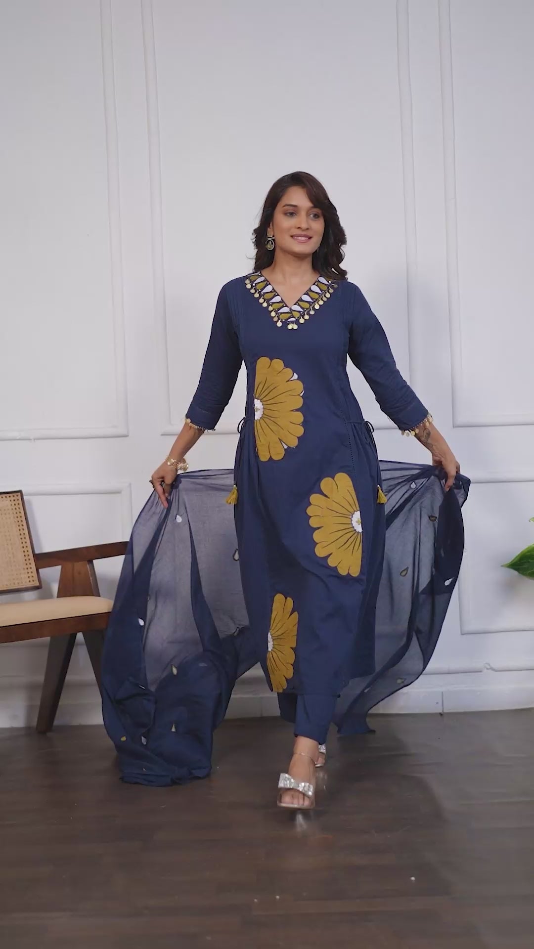 VARAMYA NAVY BLUE FLORAL STRAIGHT SUIT